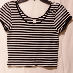 Forever 21 black and white crop top size L
